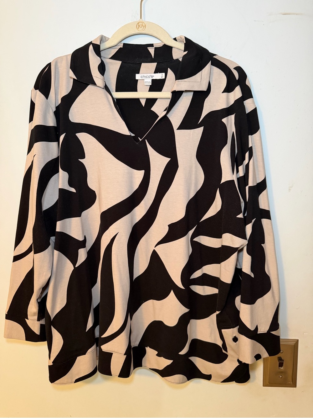 Chico’s Travelers Collection Abstract Print Knit Top 3 (XL) Black Beige NWOT